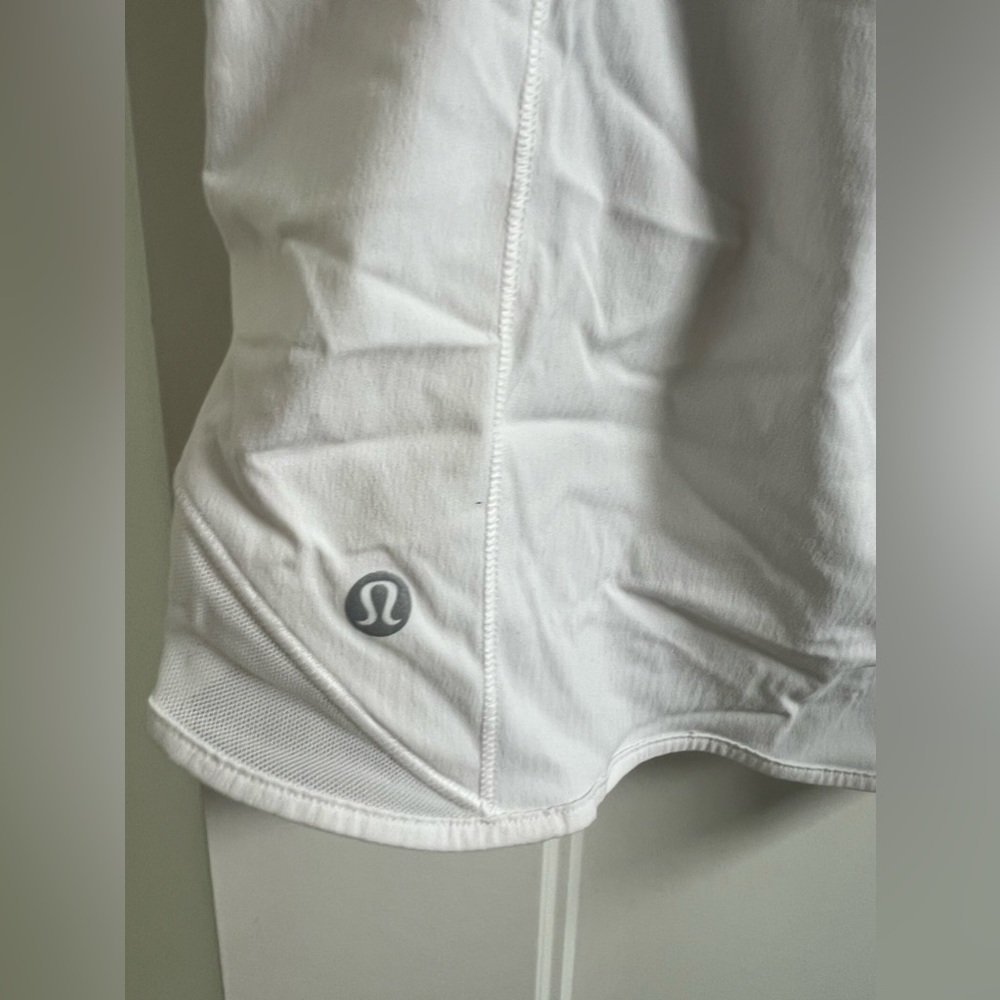 Lululemon hotty hot shorts 2.5” high rise